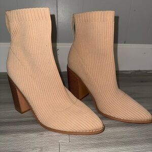 Elegant Tan Women's Ankle Boots women’s size 8
